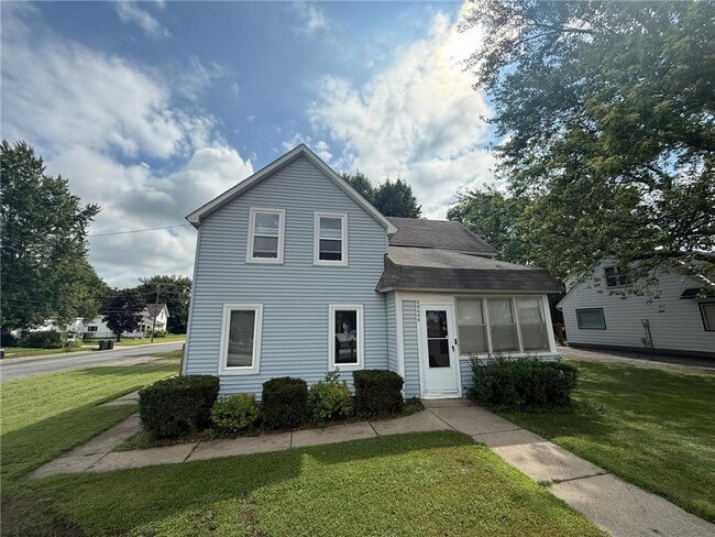 Building Photo - 20660 Holyoke Ave