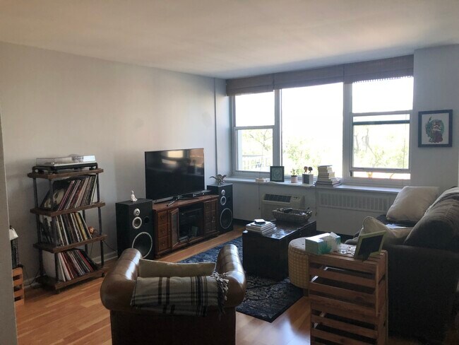 Foto del edificio - 4250 N Marine Dr
