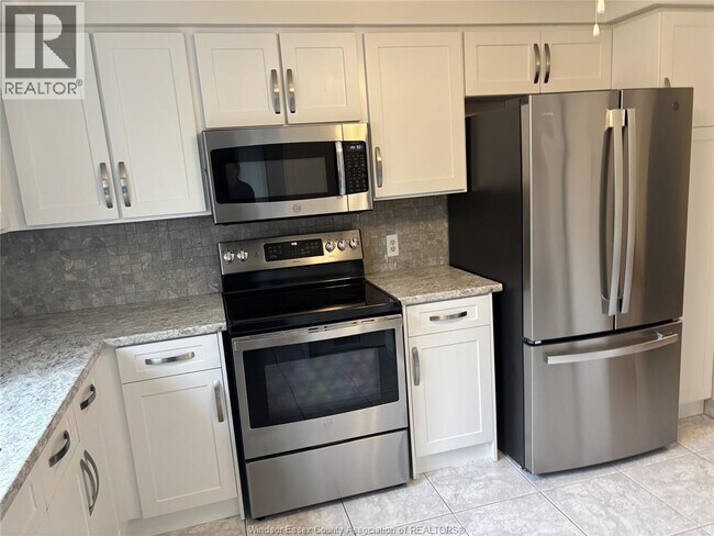 Photo du bâtiment - 3154 Regis Ave