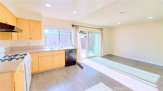 Foto del edificio - 719 Briarwood Ln