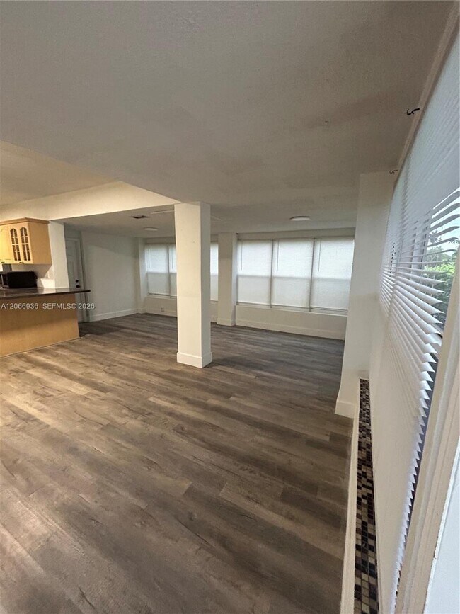 Foto del edificio - 1482 NE 175th St