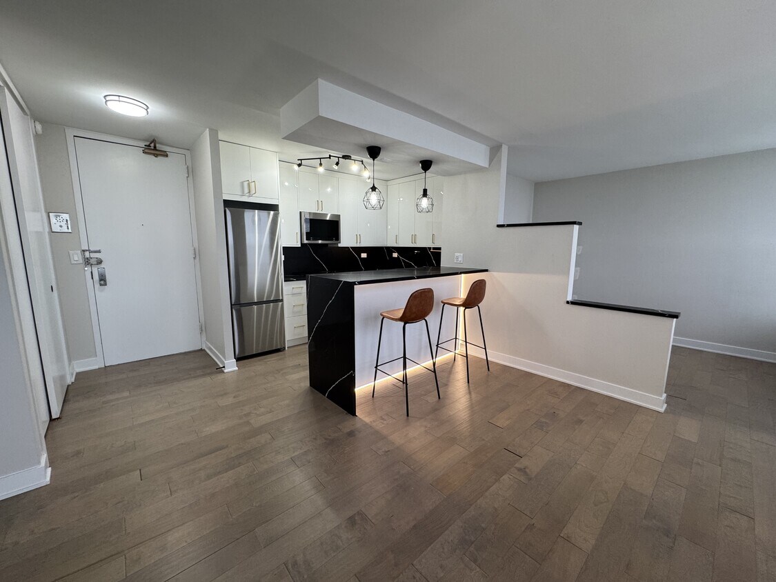 Foto principal - 2626 N Lakeview Ave