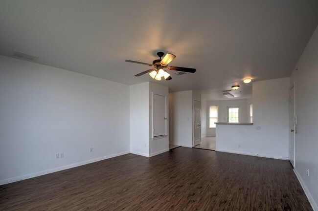 Building Photo - 3146 Douglas Fir 3BR/2BA Fourplex