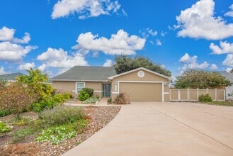 Building Photo - 15330 Gypsy St