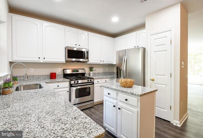 Foto del edificio - 3802 Koval Ln