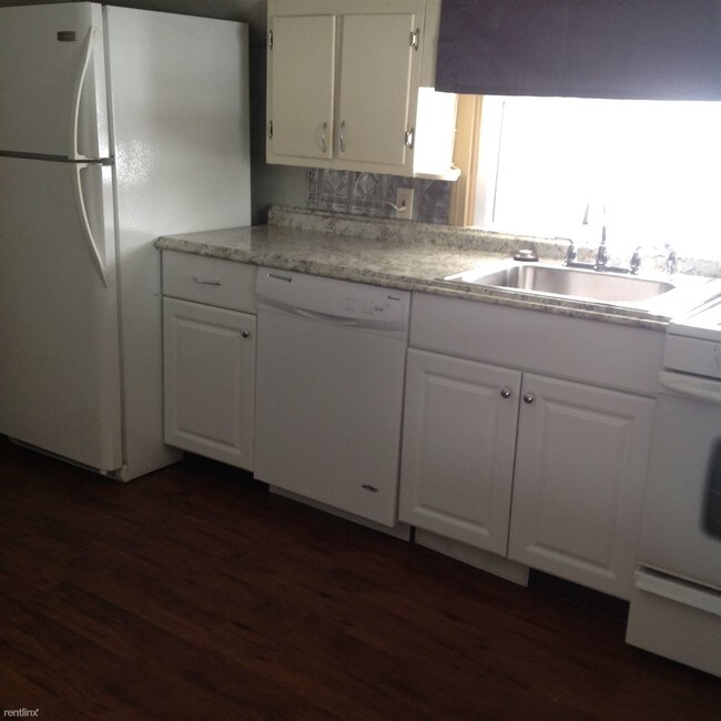 Foto del edificio - 2 br, 1 bath Apartment - 117 Billings Rd