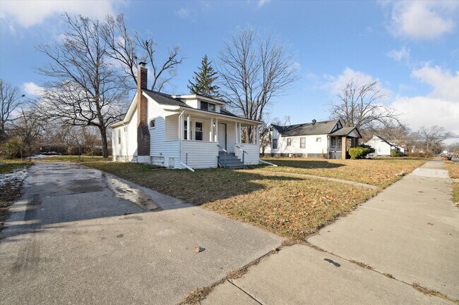 Foto del edificio - Cute 2 Bed 1 Bath Remodeled Home W/basemen...