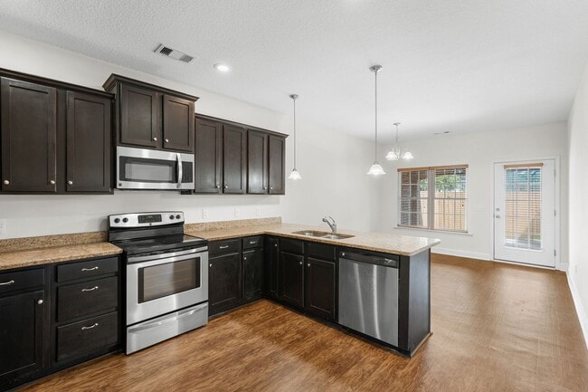 Building Photo - 108 Ledbury Cove