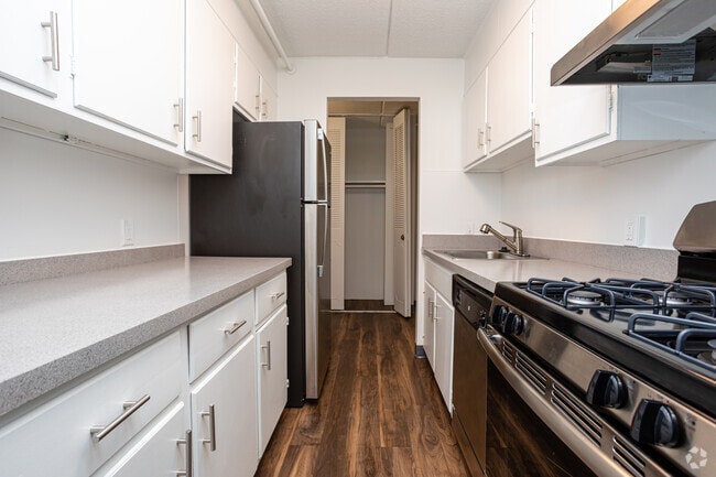 2BR, 2BA - 1,300SF - Arrive Westborough