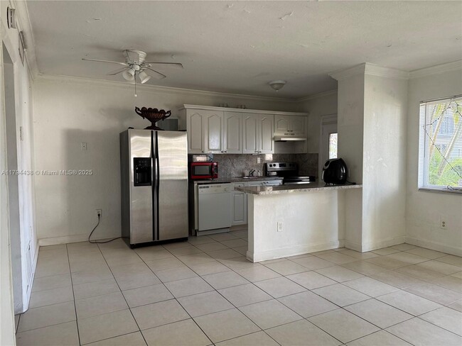 Foto del edificio - 890 NW 45th Ave