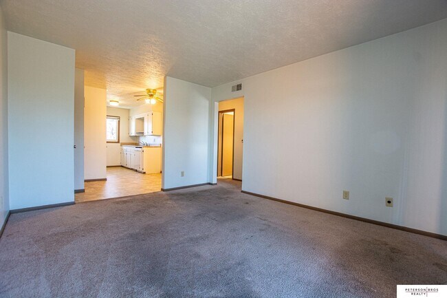 Foto del edificio - 8252 S 48th St
