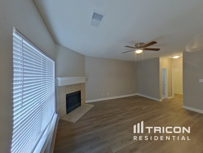 Foto del edificio - 1420 Deville Cir