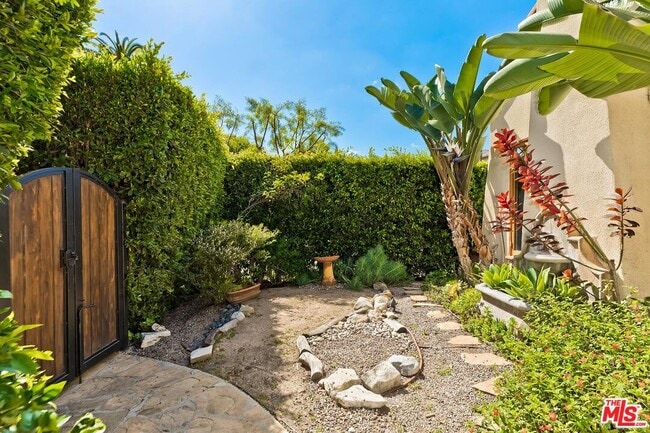 Building Photo - 503 N Vista St