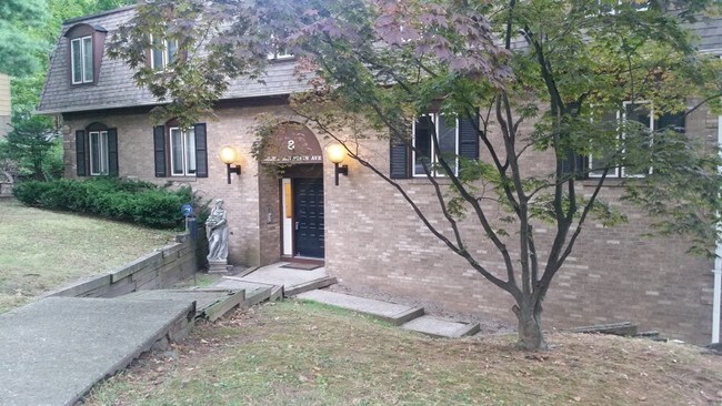 Building Photo - 8 N Mountain Ave