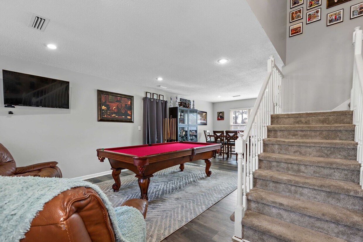 Foto principal - Cox High school! Close to Beach, Base, sho...