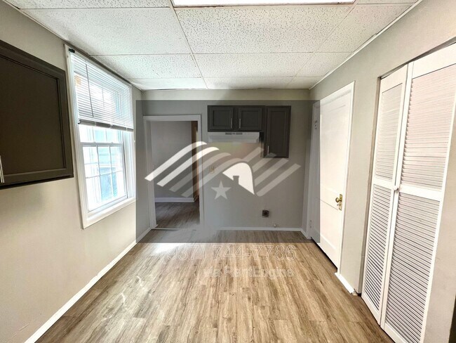 Building Photo - 2212 Calumet St