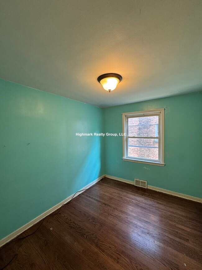 Foto del edificio - 8242 Kilpatrick Ave