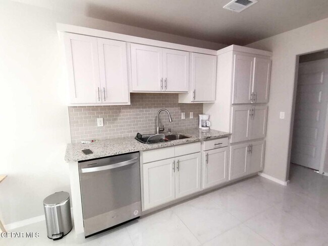 Foto del edificio - 13865 Lorenz Ave