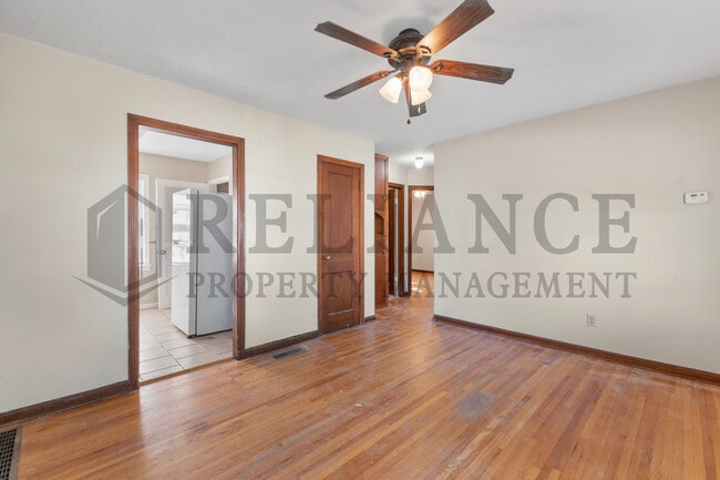 Building Photo - 1912 N Hood St