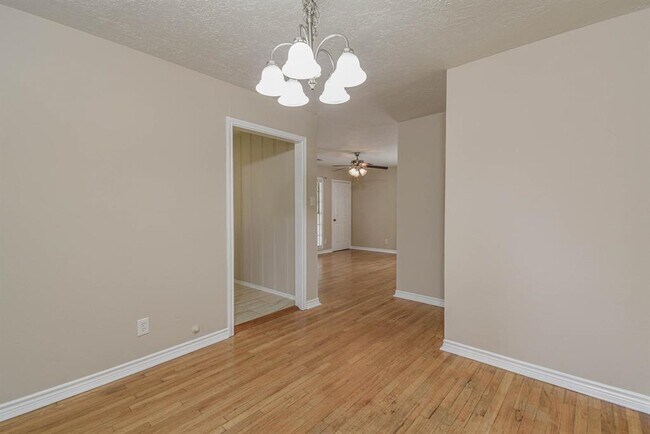 Foto del edificio - 1509 N San Jacinto St