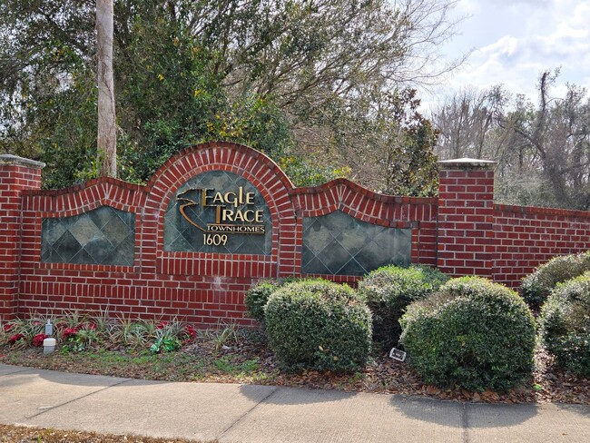 Foto del edificio - Eagle Trace Townhomes | 3BR/3.5BA | 2.3 Miles to UF– New Construction