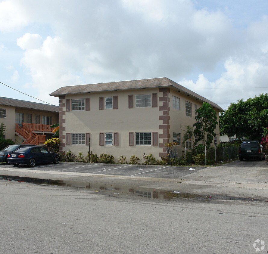 Primary Photo - 5940 NW 16th Pl
