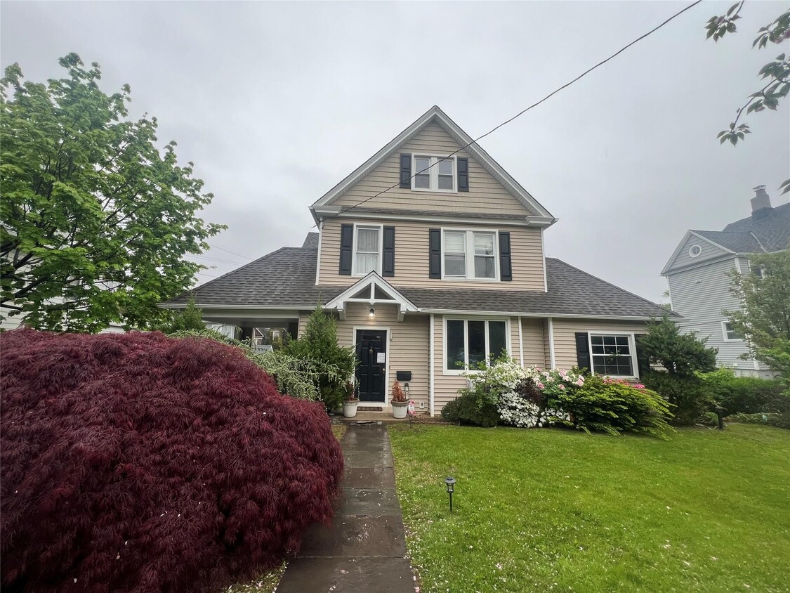Primary Photo - 62 Woodland Ave