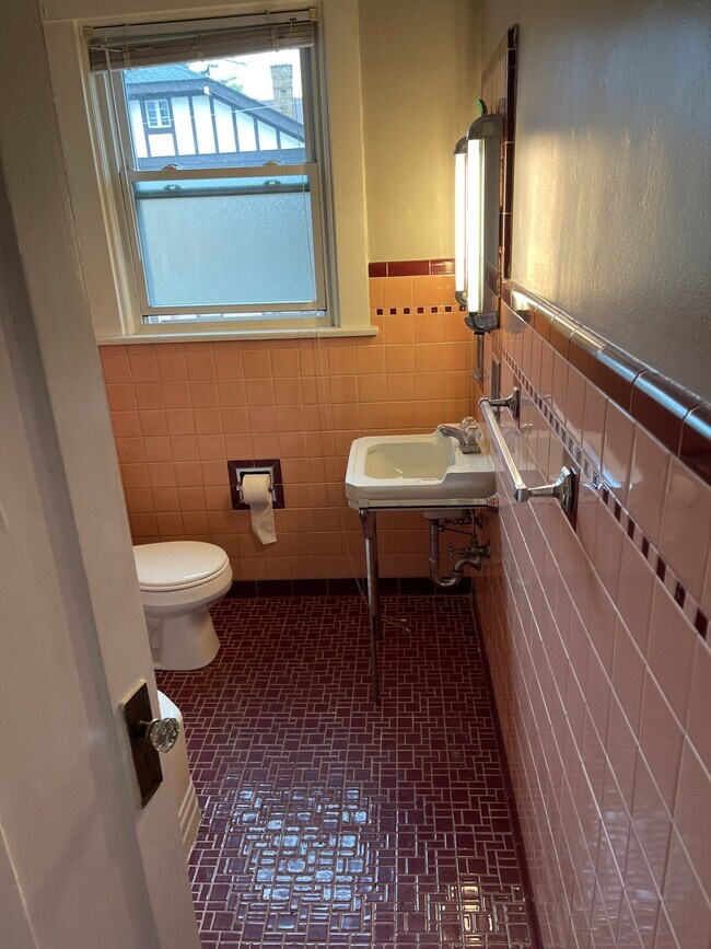 Photo - Sunset Ave Apartment