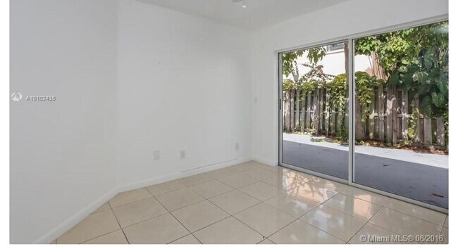 Foto del edificio - 9860 NW 51st Ln