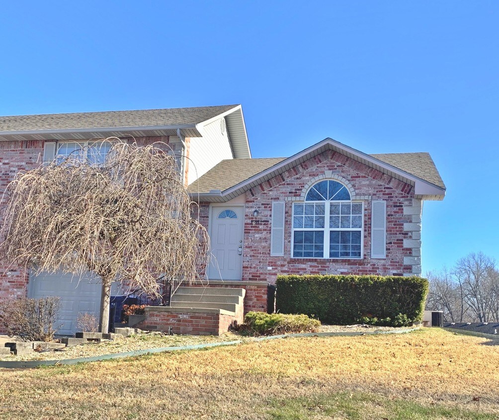Primary Photo - 1611 Mayberry Dr