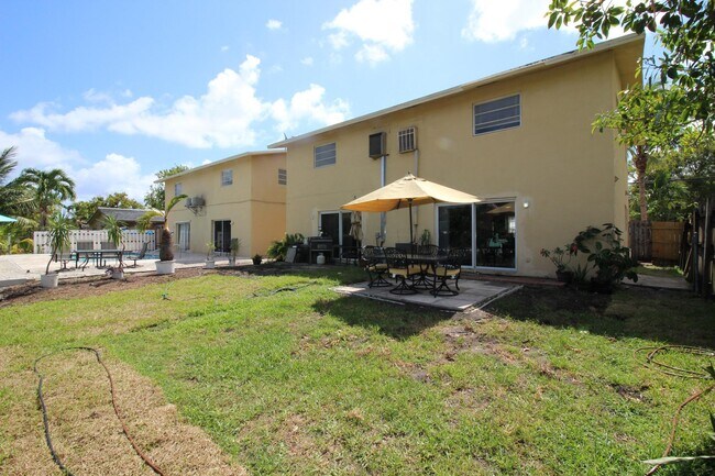 Building Photo - 501 SW 12th St