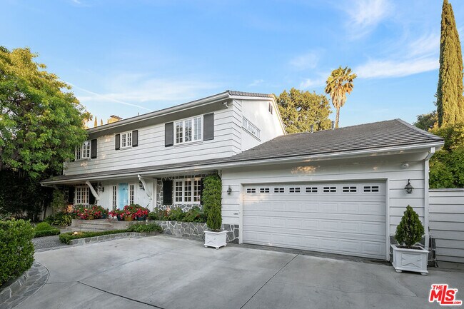 Building Photo - 3228 Berry Dr