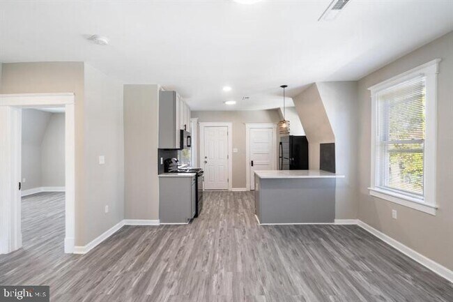Building Photo - 3408 W Forest Park Ave