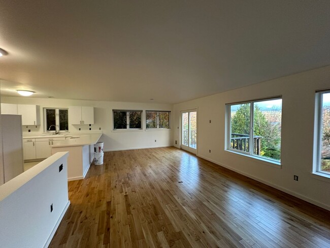 Foto del edificio - 2 Bedroom Duplex For Rent In Hood River