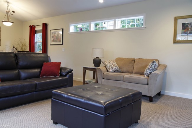 Foto del edificio - 1 br, 1 bath House - 845 4th St.