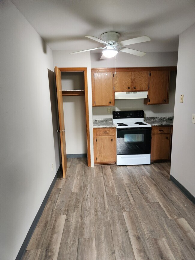 Foto del edificio - N86W16351-W16351 Appleton Ave