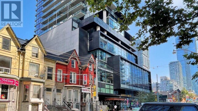 Building Photo - 290 Adelaide St W