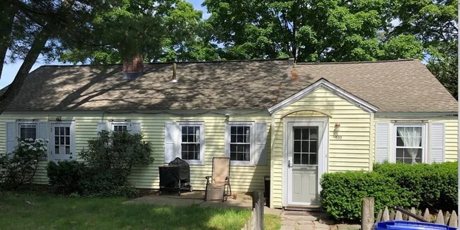 Foto del edificio - 592 Saw Mill Brook Pky