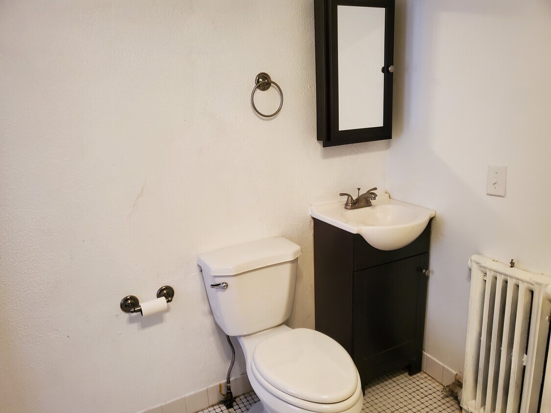 Bathroom Large - 2314 S 11th St