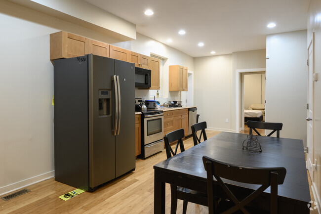 4BR, 4BA - Common Space - Carlisle Court Medical Student Housing