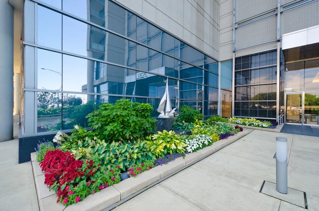 Building Photo - 600 S Shore Dr