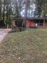 Building Photo - 622 Camrose Dr