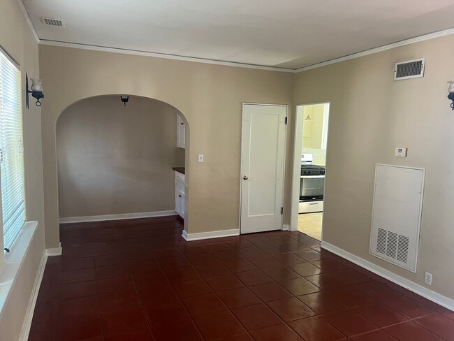 Photo - 27 E University Blvd (Tucson, AZ) Apartment