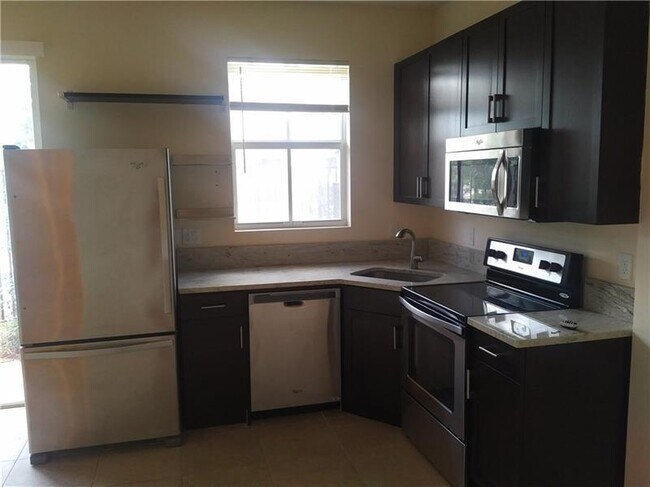 Building Photo - 1109 Madeira Key Way