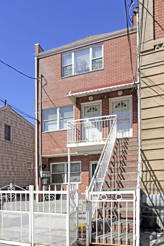 Building Photo - 22-18 120th St