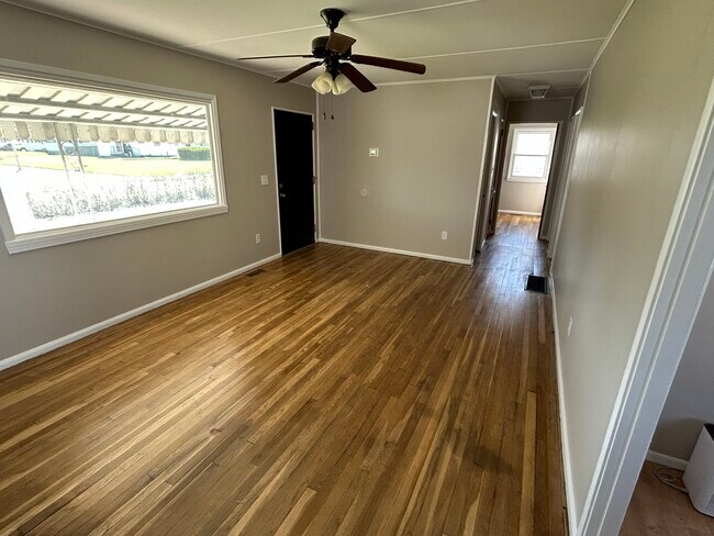 Building Photo - 2658 Elmore Dr