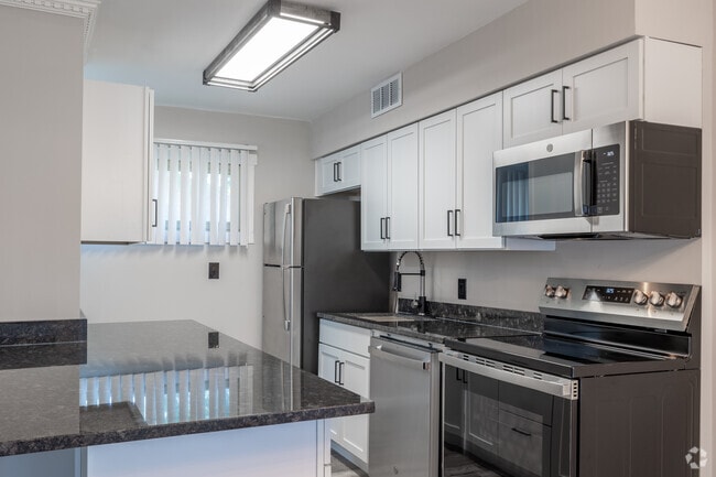 2BR, 1BA - 1,000SF - Kitchen - Eton Square Apartments & Townhomes