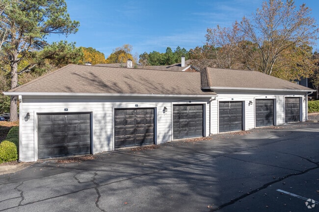 GARAGES - Oaks at Sugarloaf