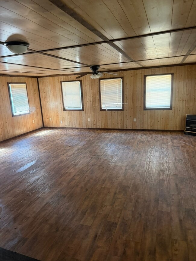 Building Photo - 798 E Clearwater Dr