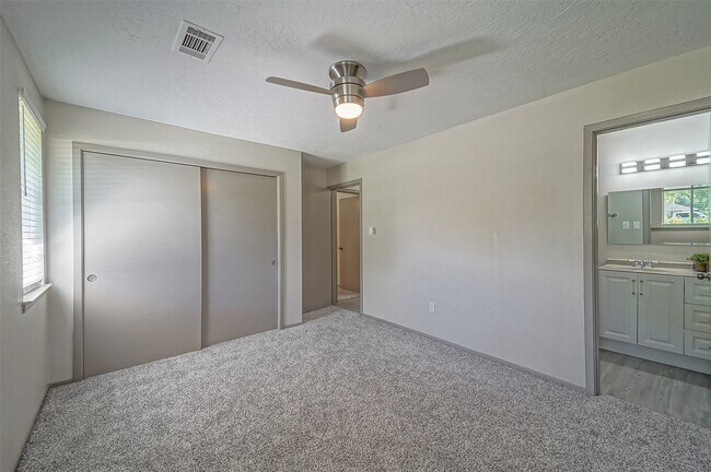 Foto del edificio - 407 Stratmore Dr